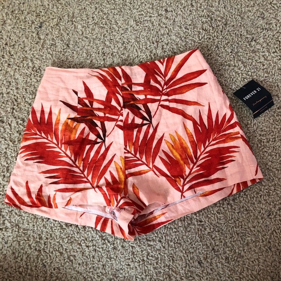 High Waisted Woven Shorts - Picture 2 of 7